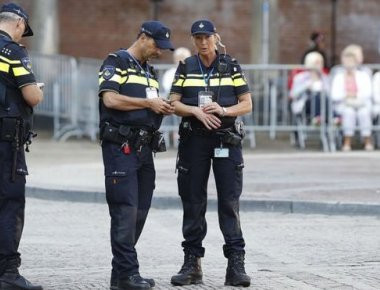 Ολλανδοί αστυνομικοί πυροβολούν μουσουλμάνο που φωνάζει Allah Akbar